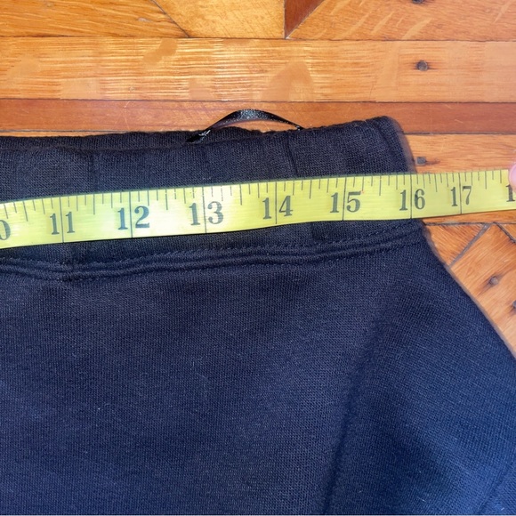 Missguided Black Off Shoulder Cropped Sweatshirt - Picture 8 of 10